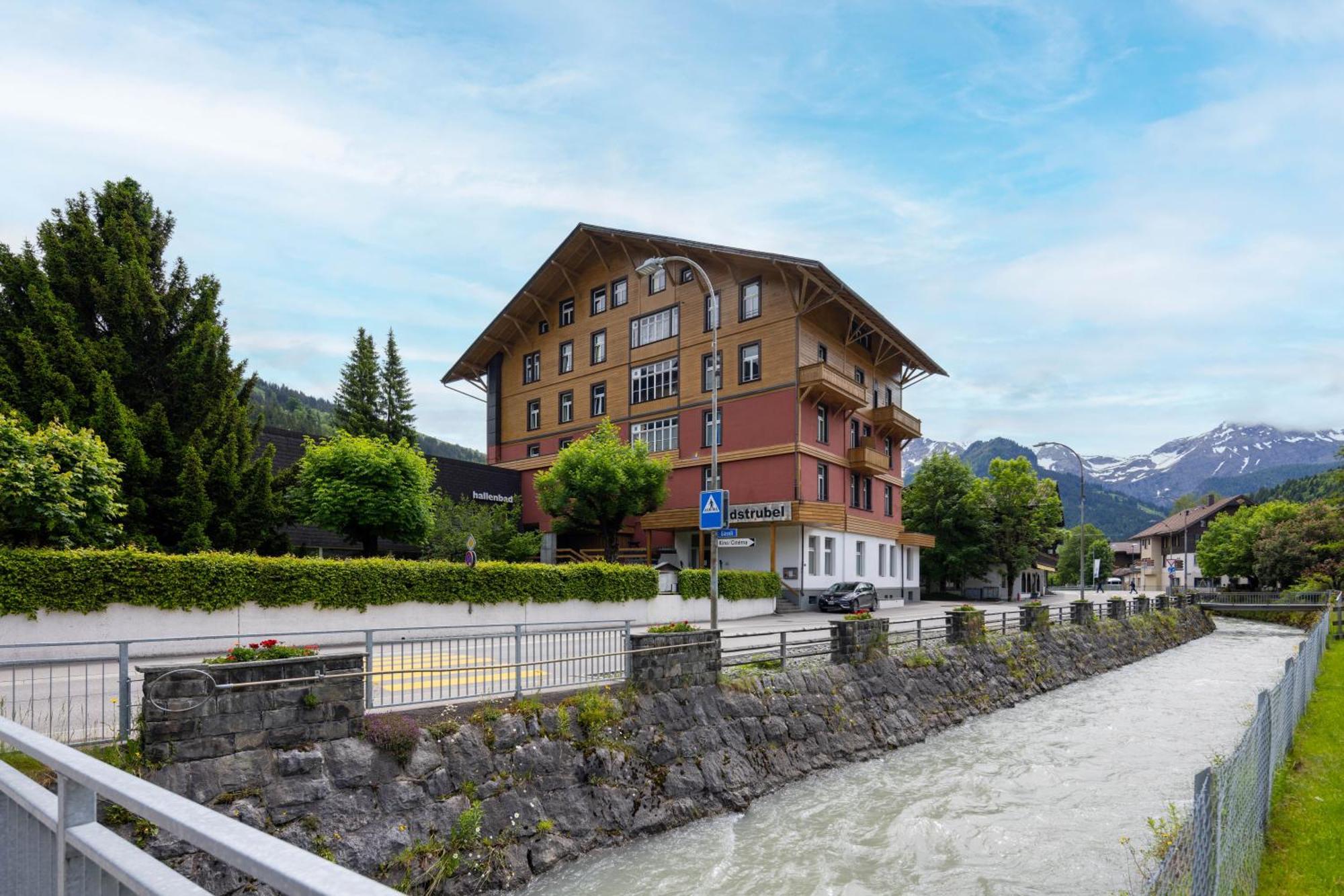 Sporthotel Wildstrubel Lenk Bagian luar foto