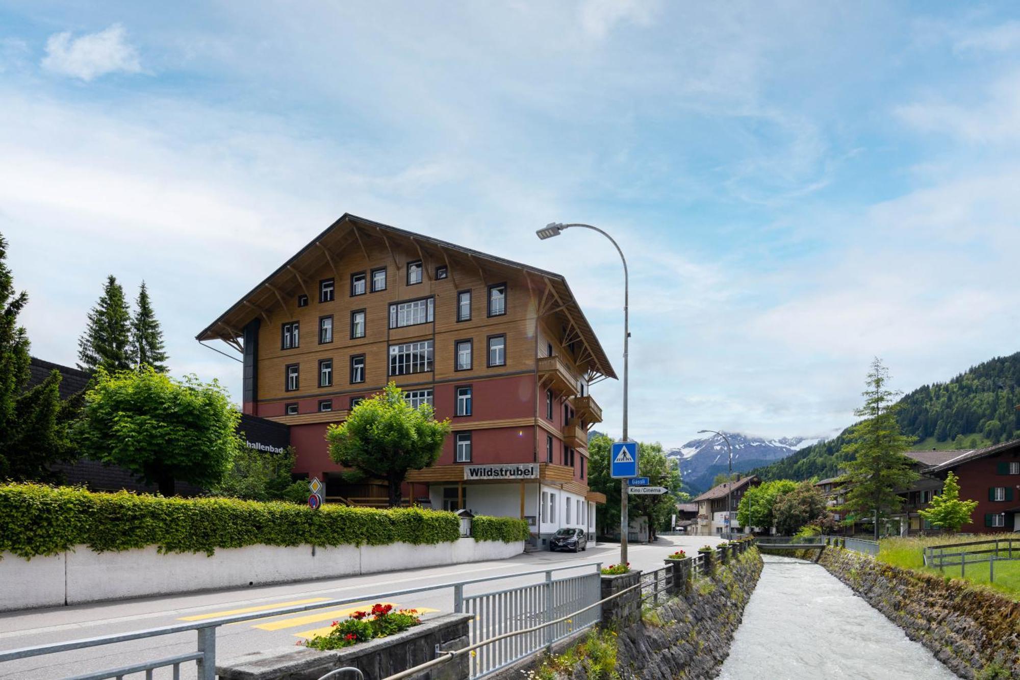 Sporthotel Wildstrubel Lenk Bagian luar foto
