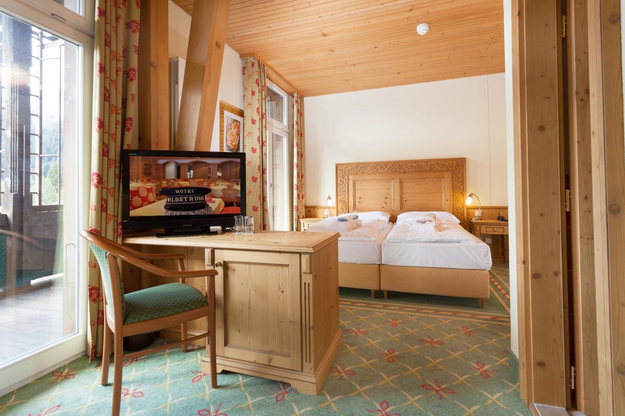 Sporthotel Wildstrubel Lenk Bagian luar foto