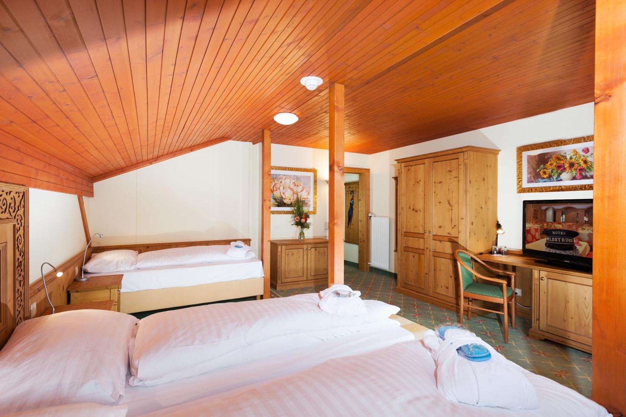 Sporthotel Wildstrubel Lenk Bagian luar foto