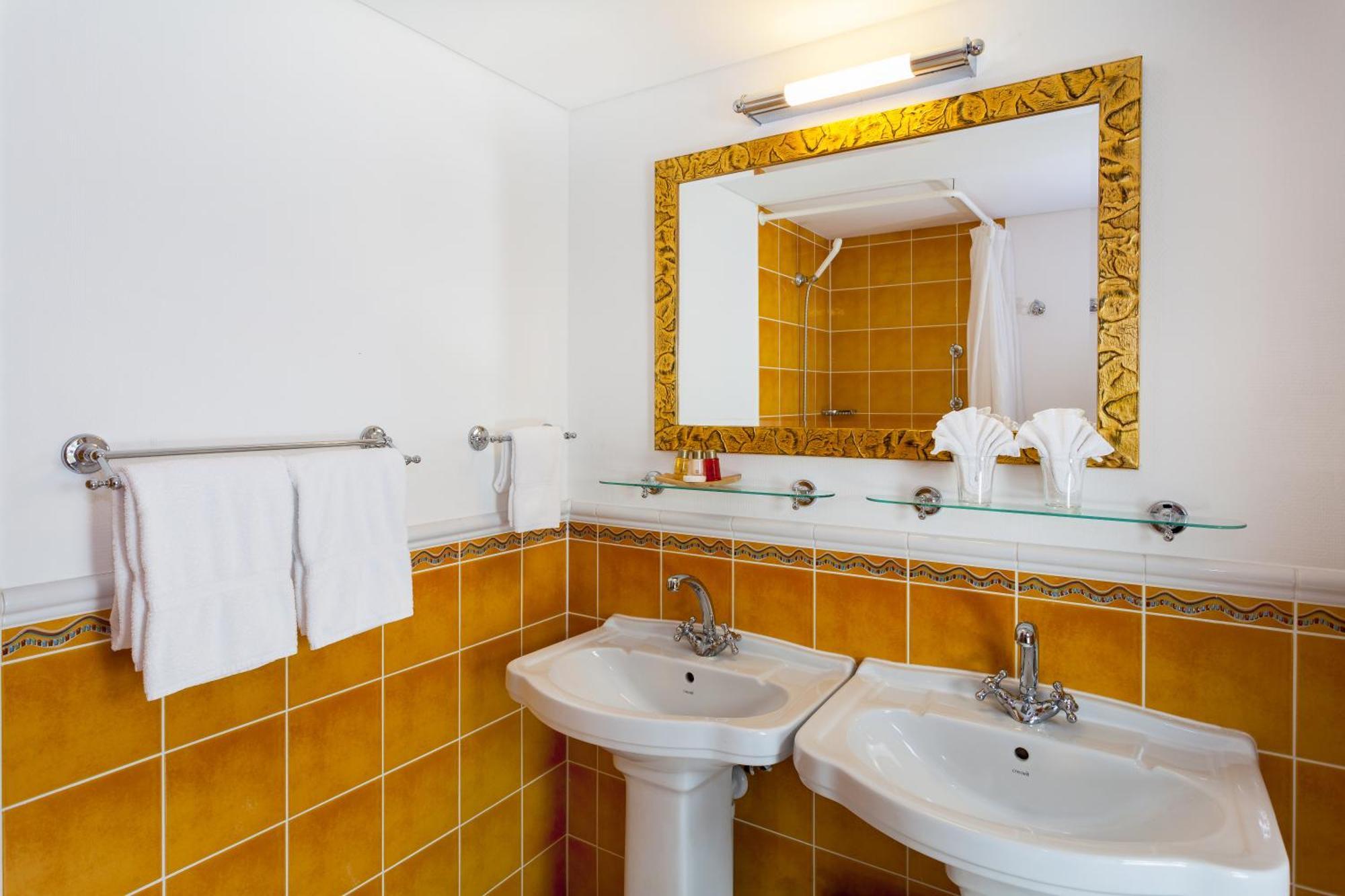 Sporthotel Wildstrubel Lenk Bagian luar foto