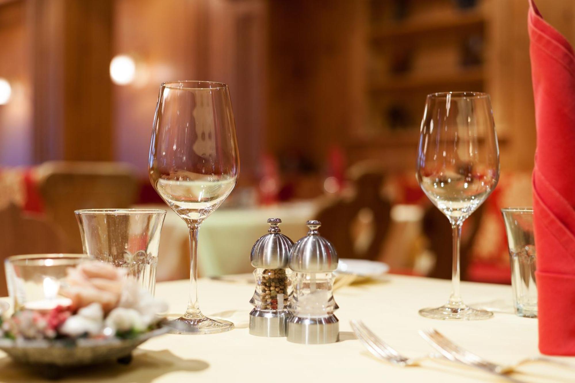 Sporthotel Wildstrubel Lenk Bagian luar foto